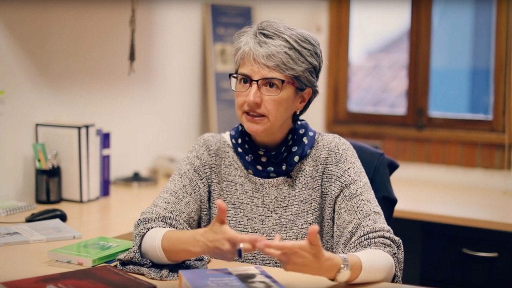 Artículo sobre la investigación de Carolina Alzate, profesora titular de Humanidades y Literatura.